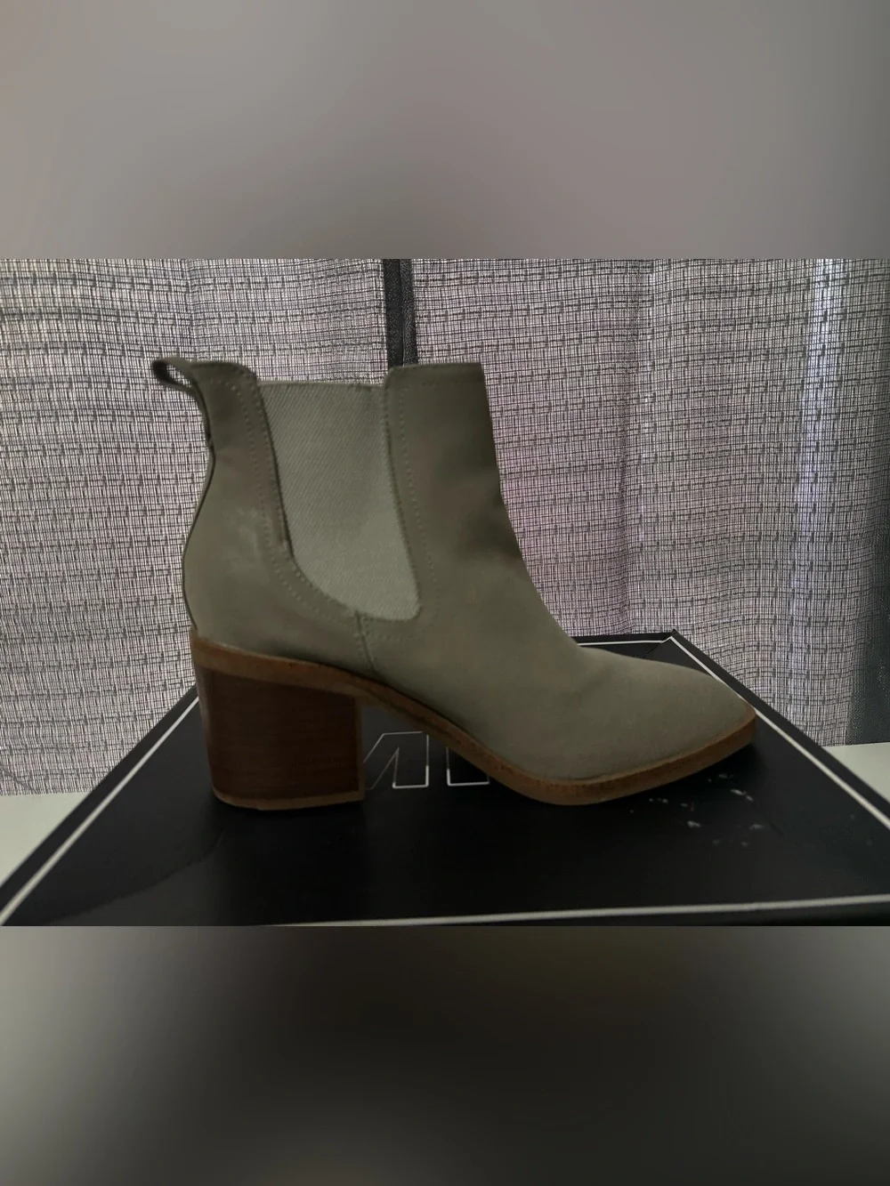 N/A gorgeous taupe